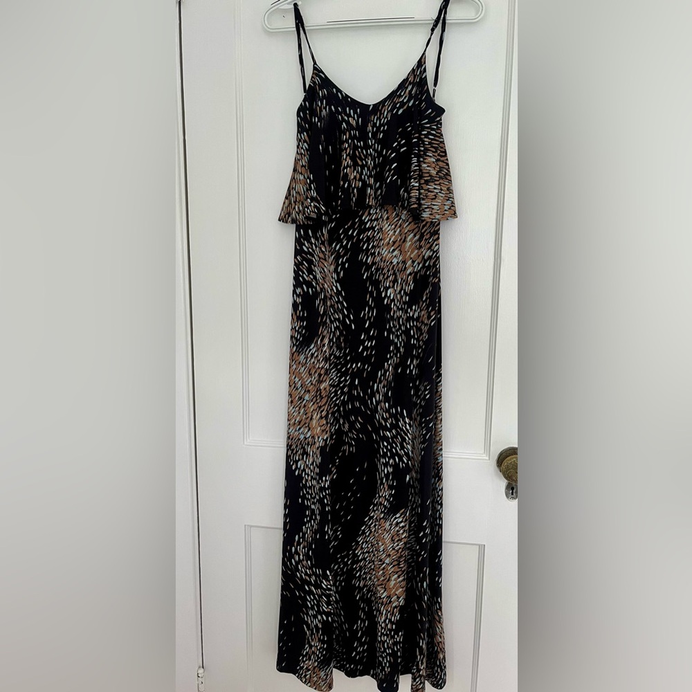 Fun maxi dress
50 inches length from front shoulder to hem
Adjustable straps